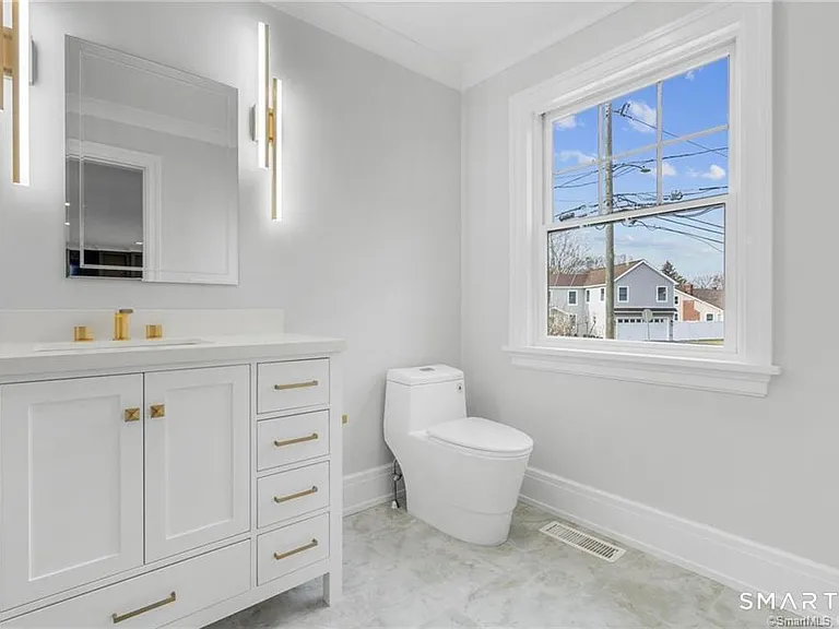 5 Shaw Ave — Photo 18