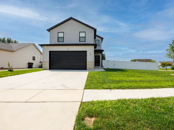 1831 Derek Dr, Normal, IL 61761