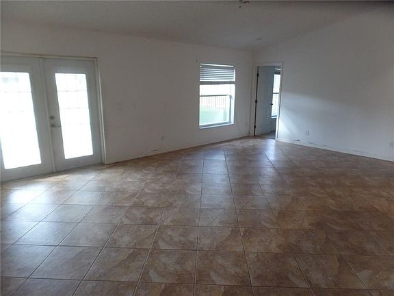 4th image of 2362 SW Chateau Ter