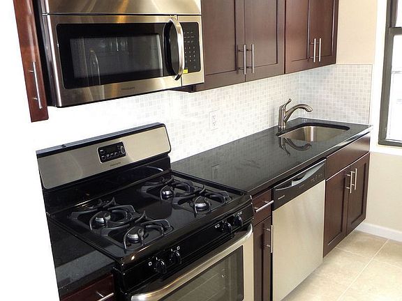 2nd image of 3022 31st St APT 4