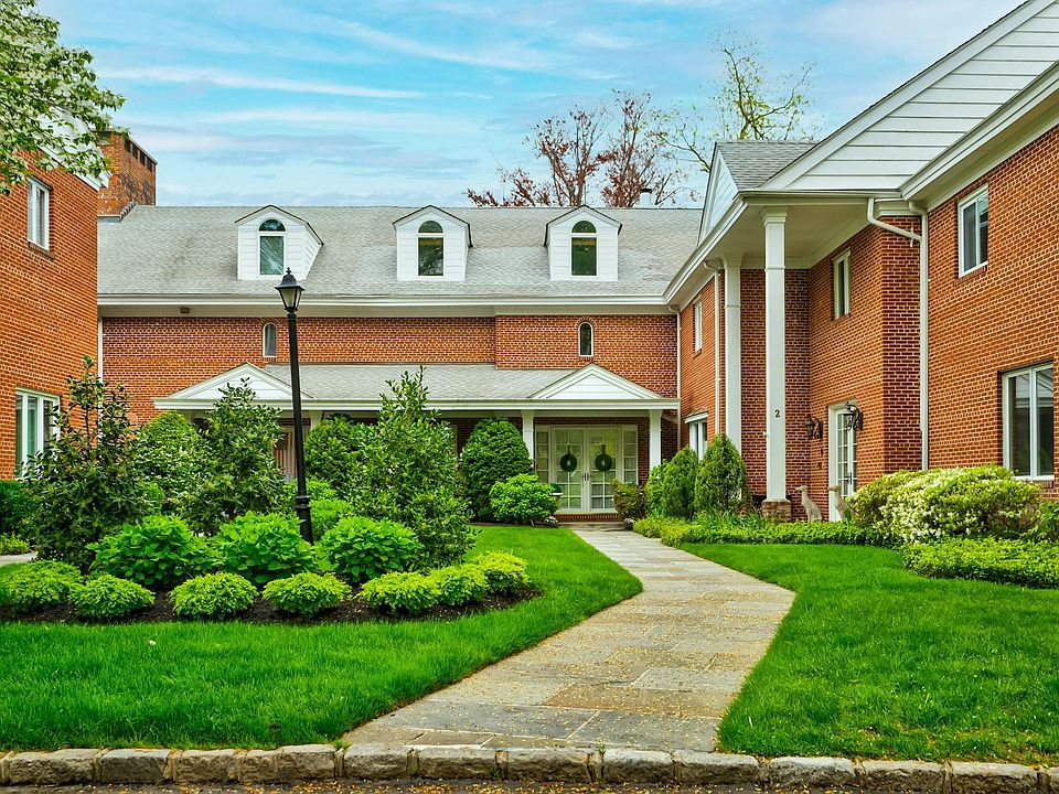 1st image of 4 Long Meadow Ln