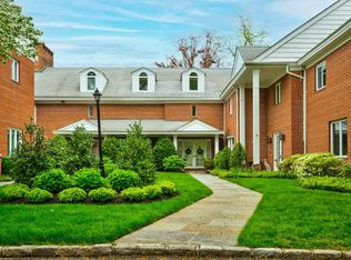 4 Long Meadow Ln, Glen Cove, NY 11542