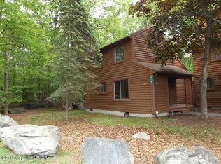 414 Tudor Ct, Bushkill, PA 18324