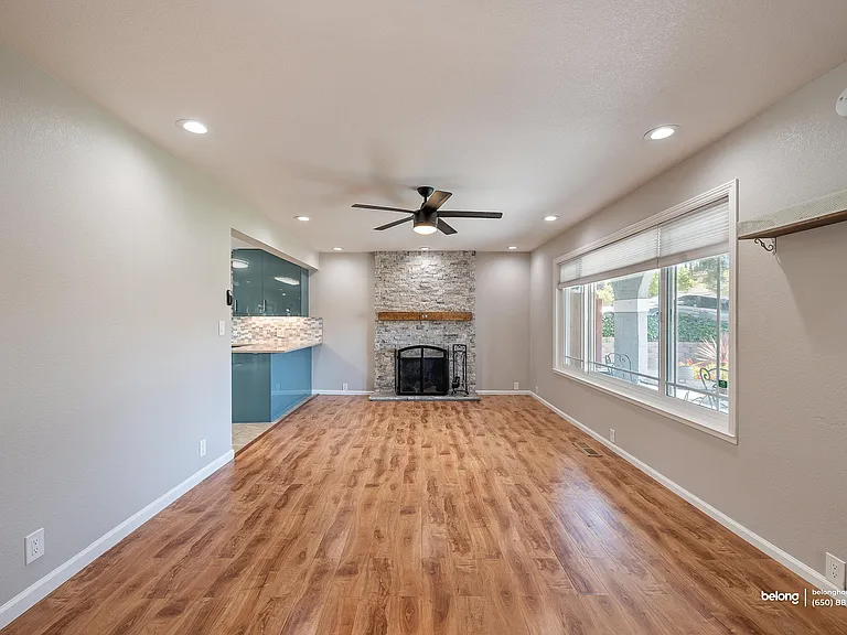 3661 Slopeview Dr — Photo 8