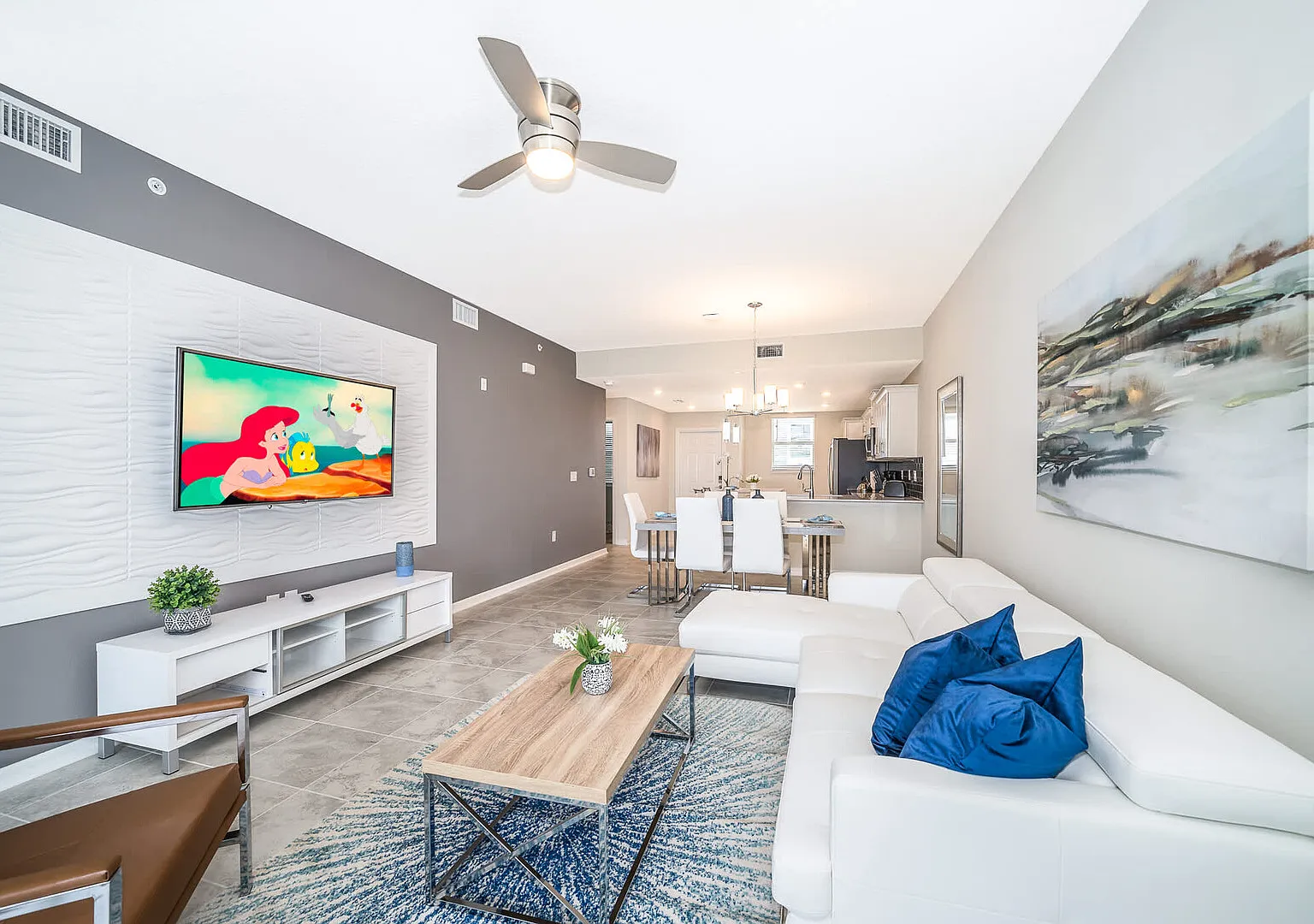 Elegant 2Bed Condo in Storey Lake, Prime Location — Photo 1