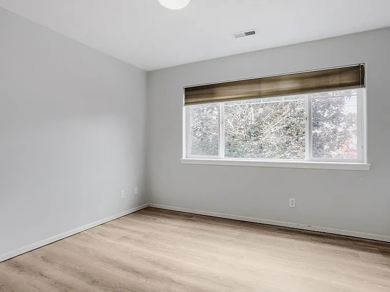 547 NE 61st Pl — Photo 19