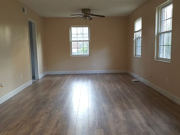 5th image of 2813 NW Sweetbriar Dr