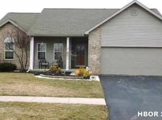 1532 Misty Oaks Dr, Findlay, OH 45840