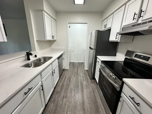 1811 Green Forest Run APT 102, Janesville, WI 53546