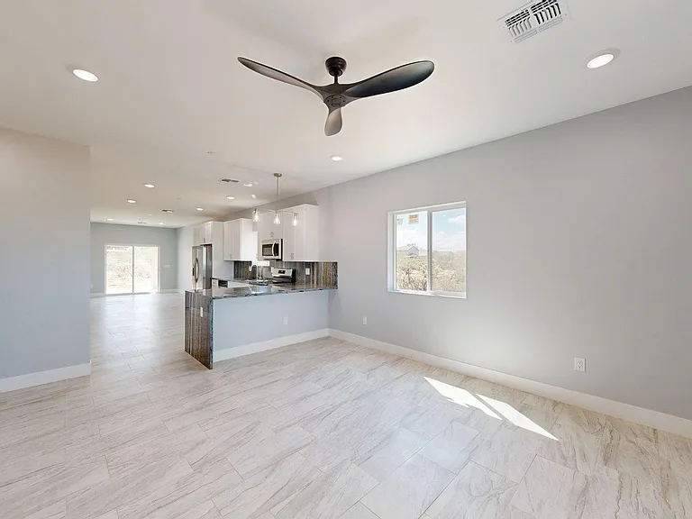7095 W Los Reales Rd — Photo 3
