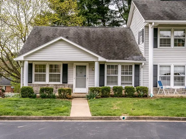 4 Shannon Pl, Staunton, VA 24401