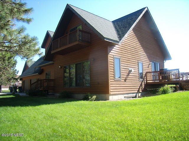 1st image of 901 S Lake Dr