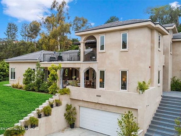4th image of 19362 Fisher Ln