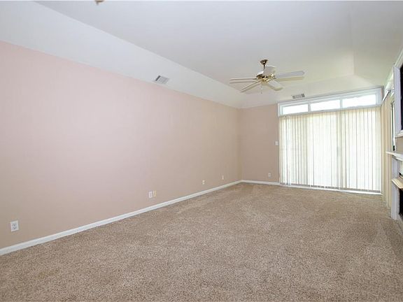 3rd image of 418 Persimmon Dr
