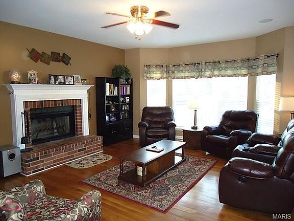 3rd image of 839 Crescent Springs Ct