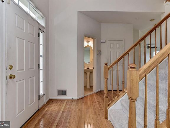 3rd image of 7802 Alloway Ln