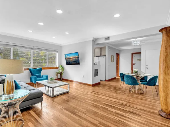 10004 E Bay Harbor Dr, Miami Beach, FL