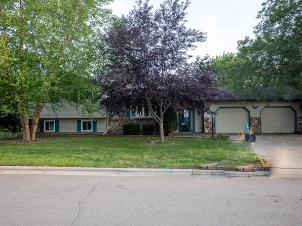 1212 Pinecrest Ln, Onalaska, WI 54650