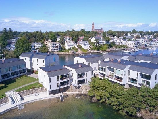55 Brackett Pl APT B, Marblehead, MA 01945