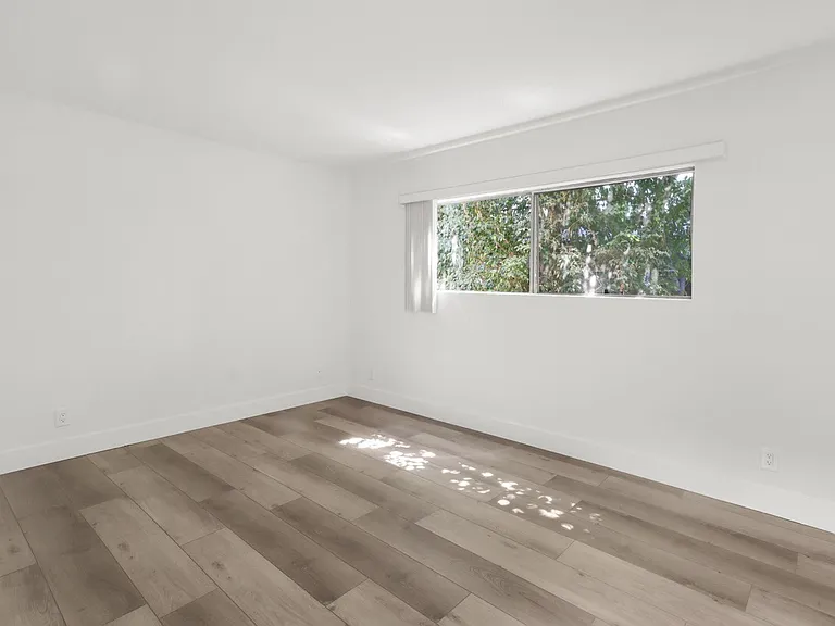 1419 S Bentley Ave #105 — Photo 15