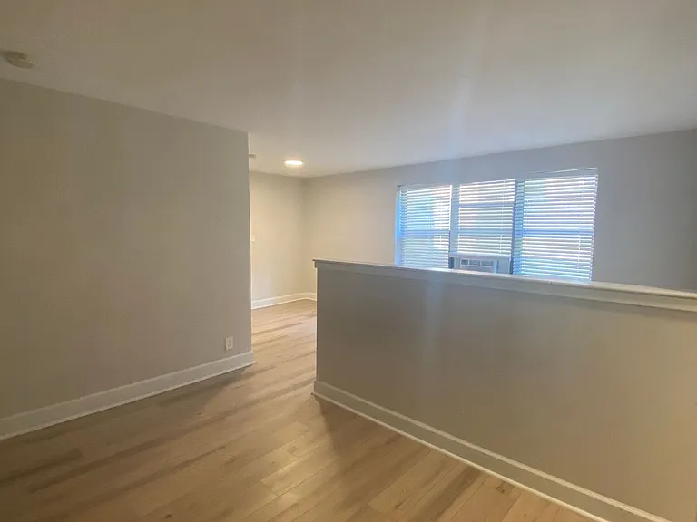 Renovated Studios, 1, & 2 bed apartments! — Photo 7