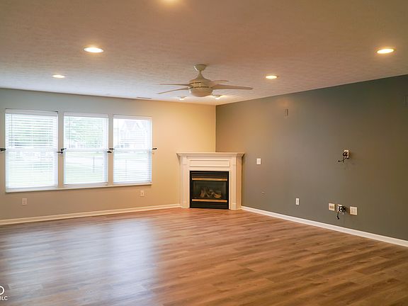3rd image of 6546 Yorkshire Cir