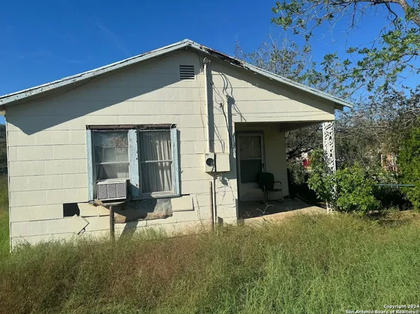 314 MARSHALL AVE, Charlotte, TX 78011
