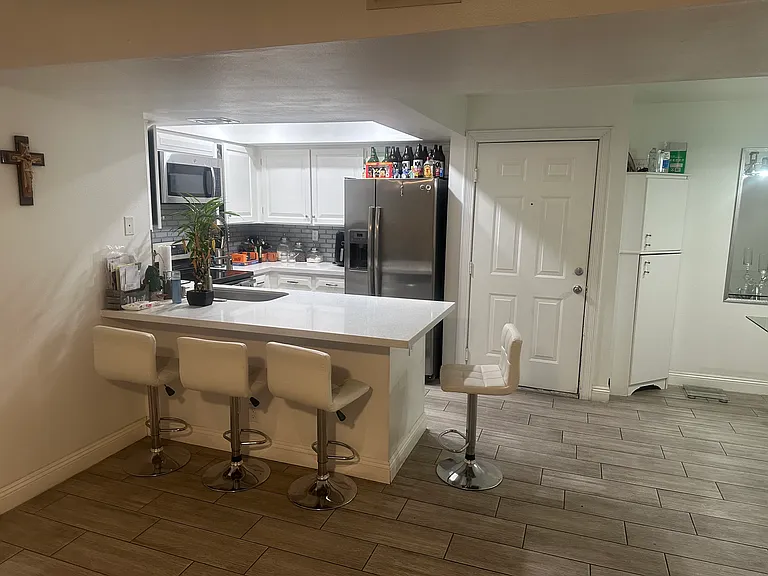 540 N May St #9-2122 — Photo 3