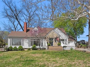 314 NE Park Cir, Kansas City, MO 64116