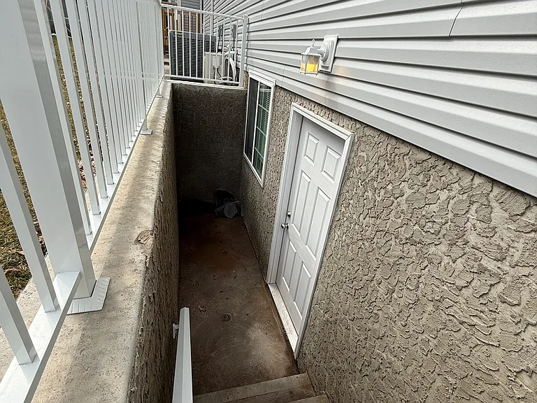 6 Ludwig St #1 — Photo 6