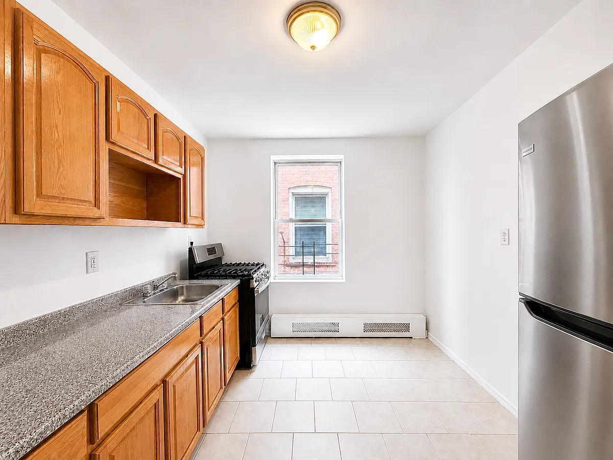 Building Photo - 2826 W 35th St #1C