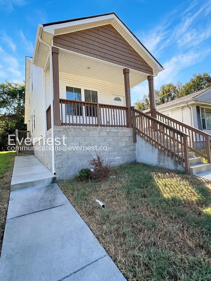 3 bed, 2.0 bath, 1200 sqft, $1,425 — Photo 2