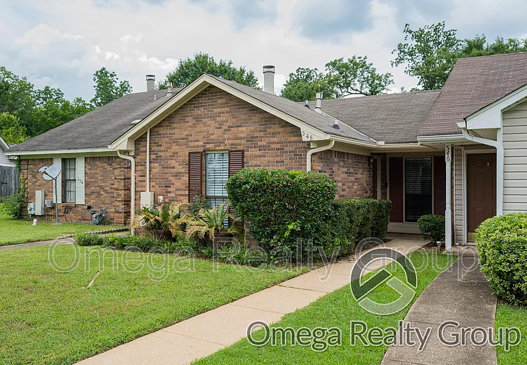 548 Hollow Wood Rd — Photo 1