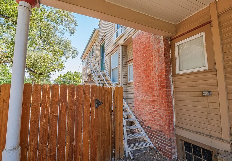 1060 Grand Ave #6 — Photo 2