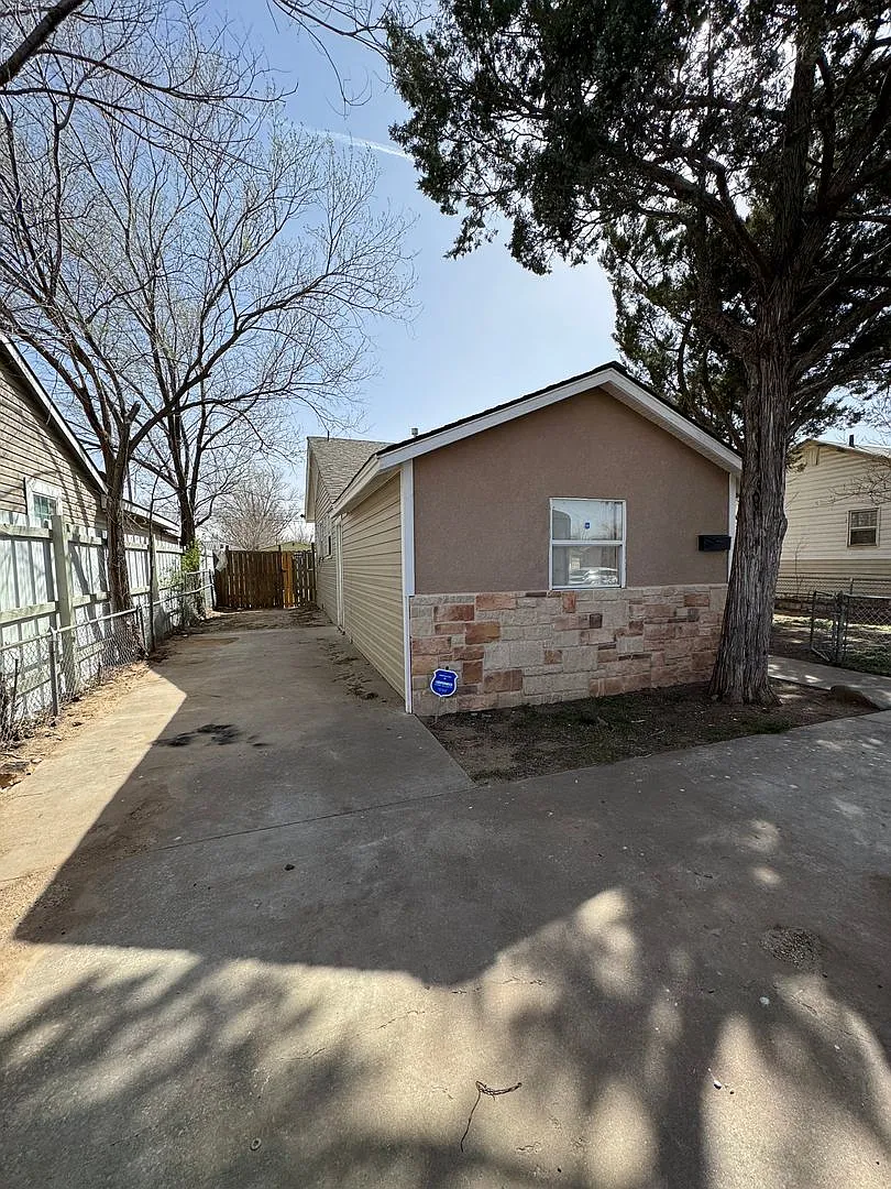 Adorable 3bedrooms 1 bathroom large fenced in backyard — Photo 3