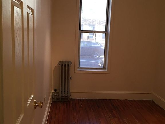 4th image of 4136 49th St APT 2R