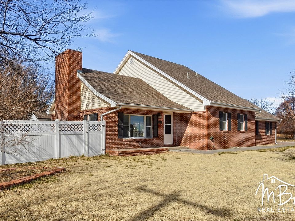 1st image of 2717 N Campus Dr