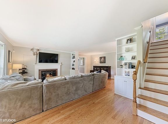 2nd image of 216 S Brighton Pl