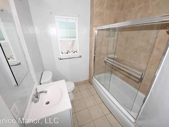 4th image of 566 Venice Blvd APT 4