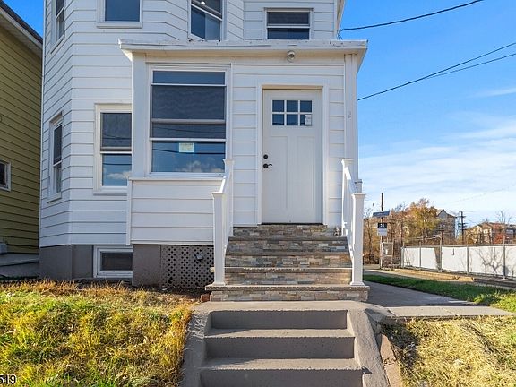 5th image of 27 La France Ave