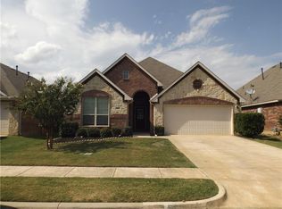 501 Maverick Dr, Lake Dallas, TX 75065