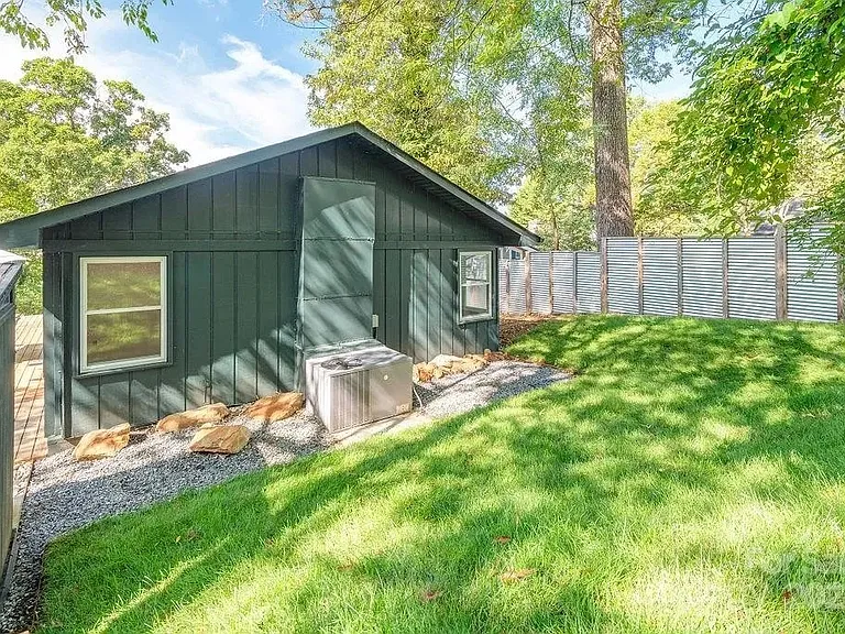 32 Winthrop Rd — Photo 34