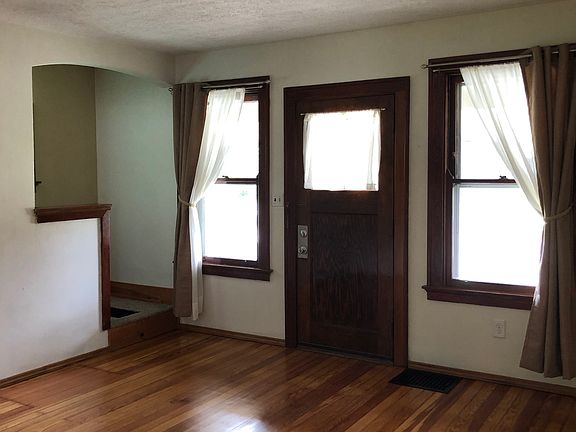 4th image of 3910 Taft Ave