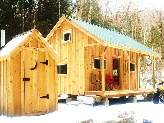 Snowboarders Skiers retreat