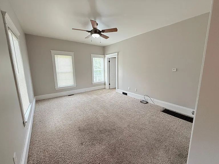 315 W Trail St — Photo 4