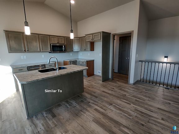5th image of 225 Plainside Ave
