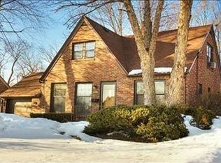 6711 Elmcrest Dr, Windsor Heights, IA 50324