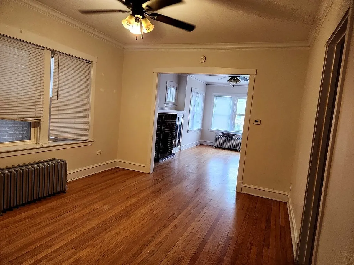 Building Photo - 4126 W Wellington Ave #1
