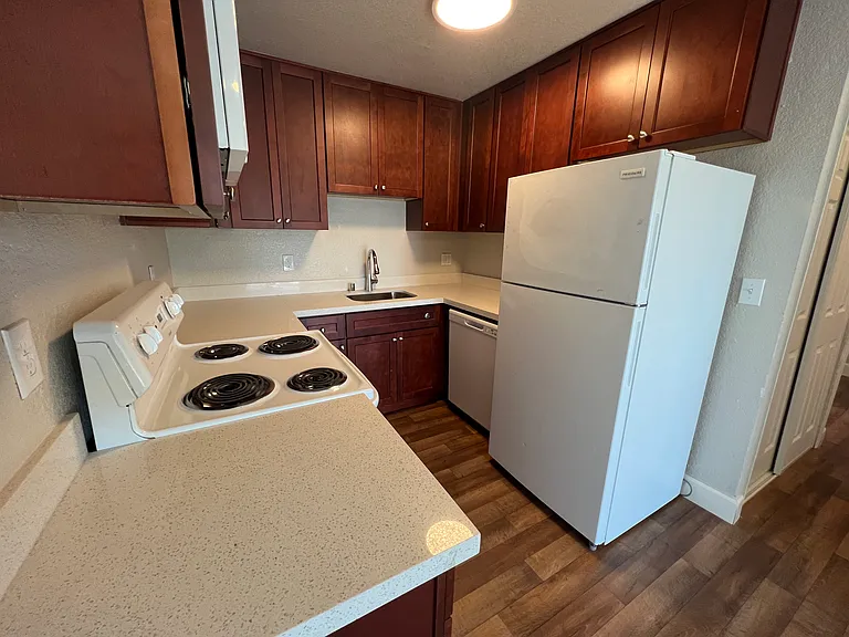 Dixon Landing Apartments — Photo 4