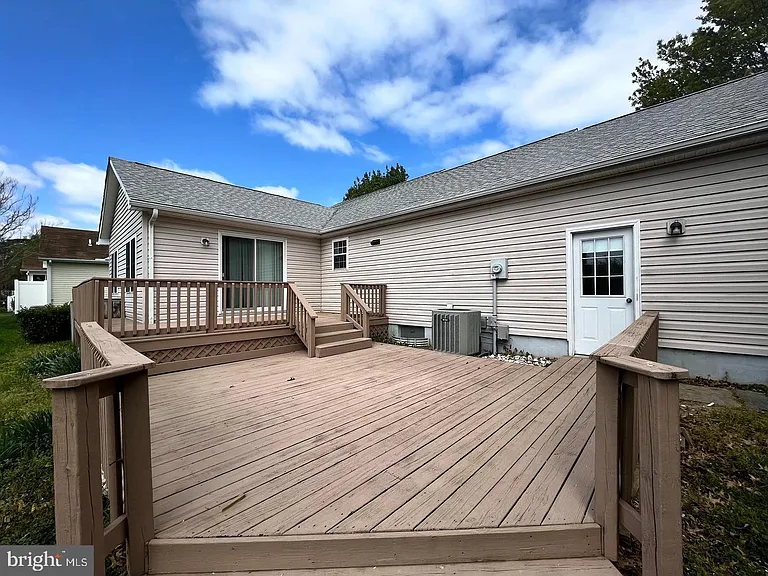 47 Radcliffe Dr — Photo 19